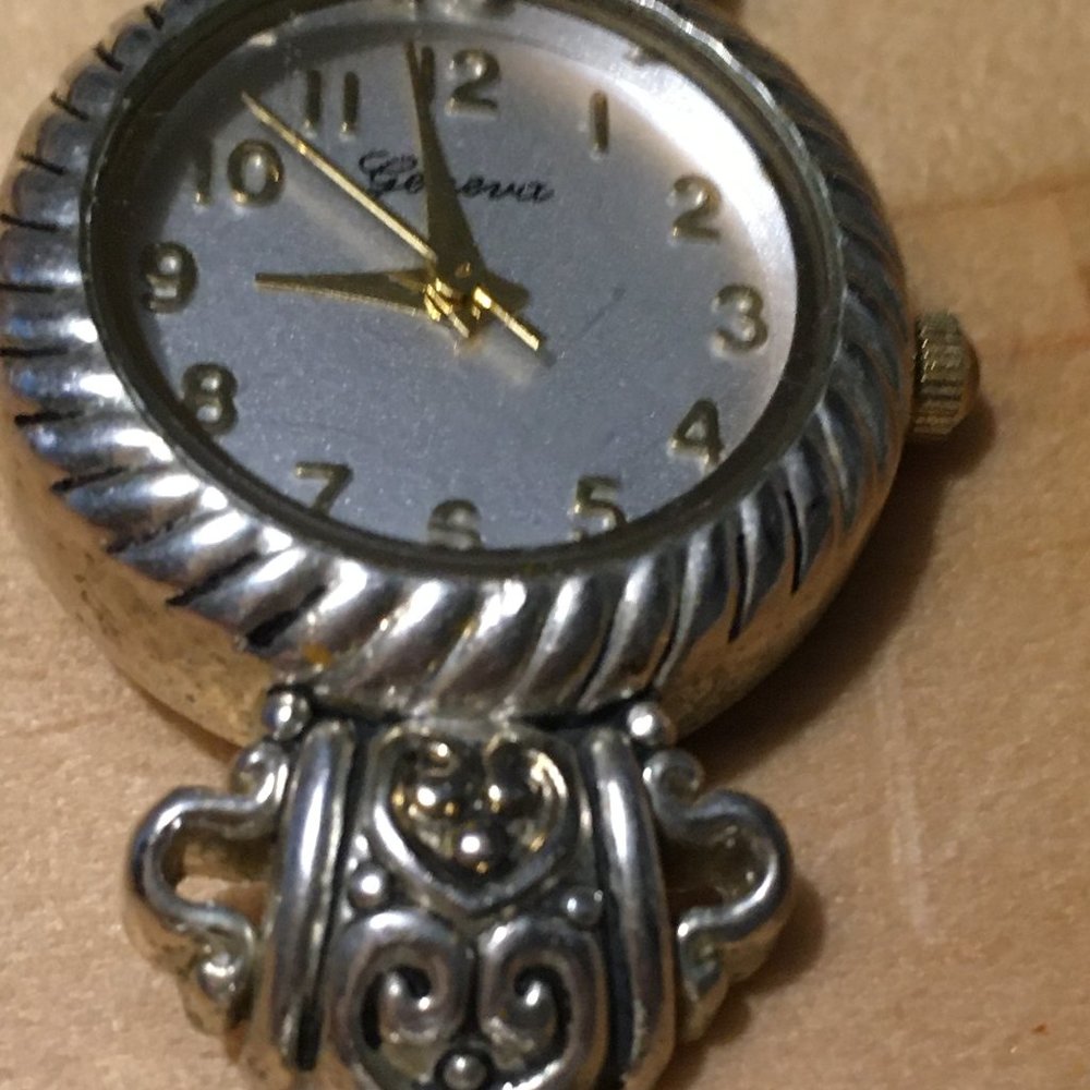 GENEVA Bracelet Style Watch Serial #7476